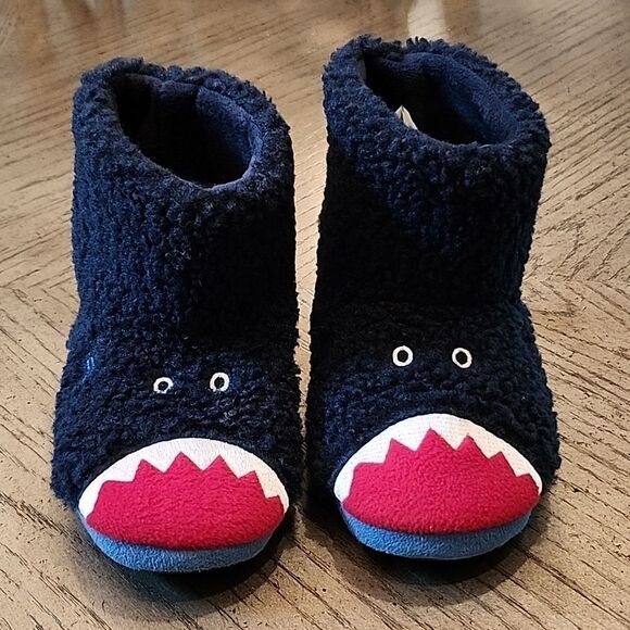 Shark totes size 11-12 - Picture 2 of 6